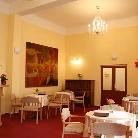 Hotel Savoy &