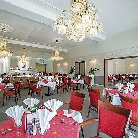 Savoy & 4*