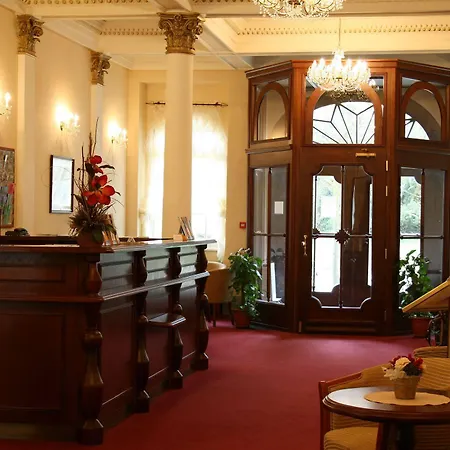 Hotel Savoy &