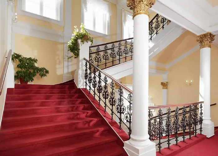 Savoy & Szálloda